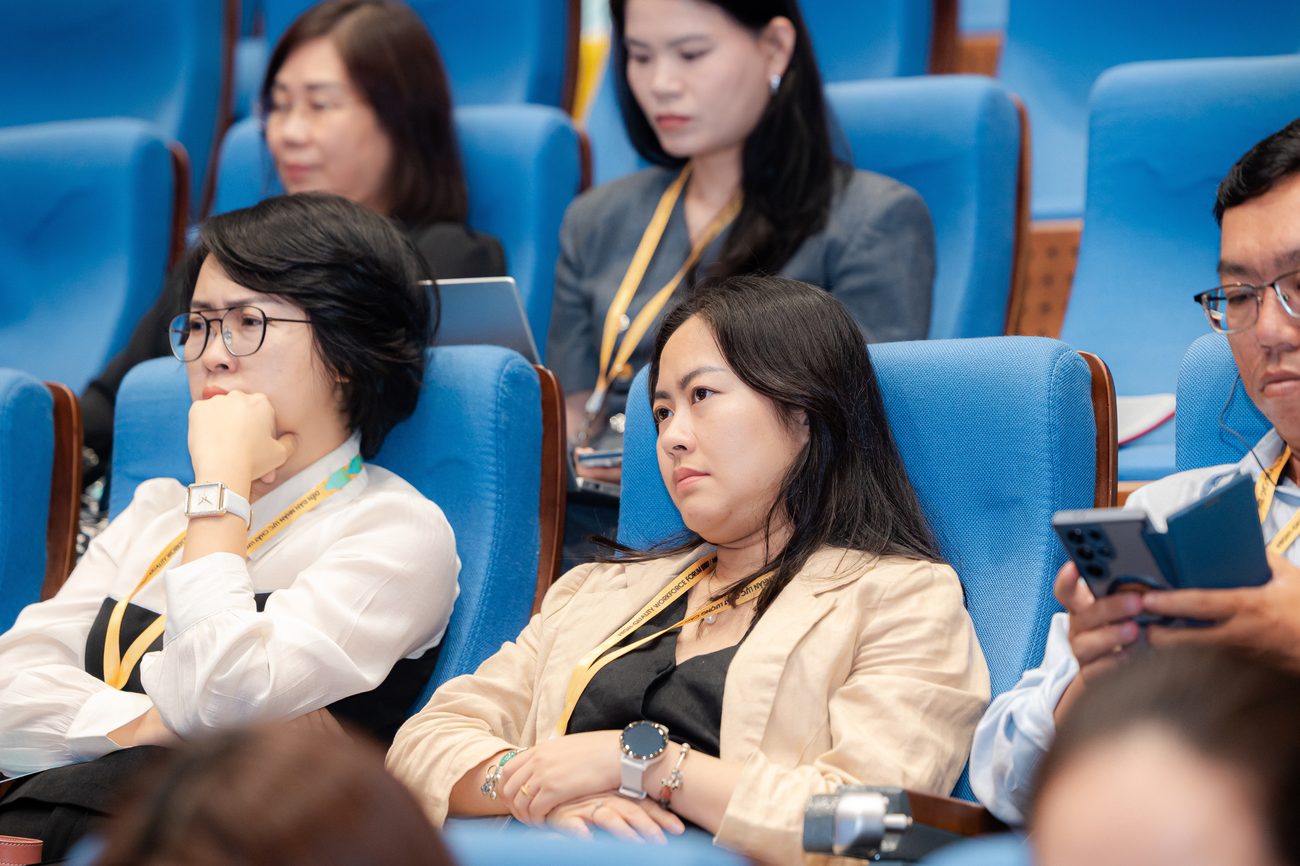 Người tham dự diễn đàn